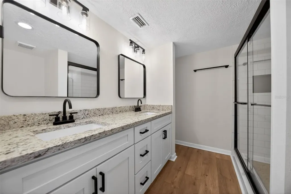 637 W Lakeshore Drive Clermont FL 34711