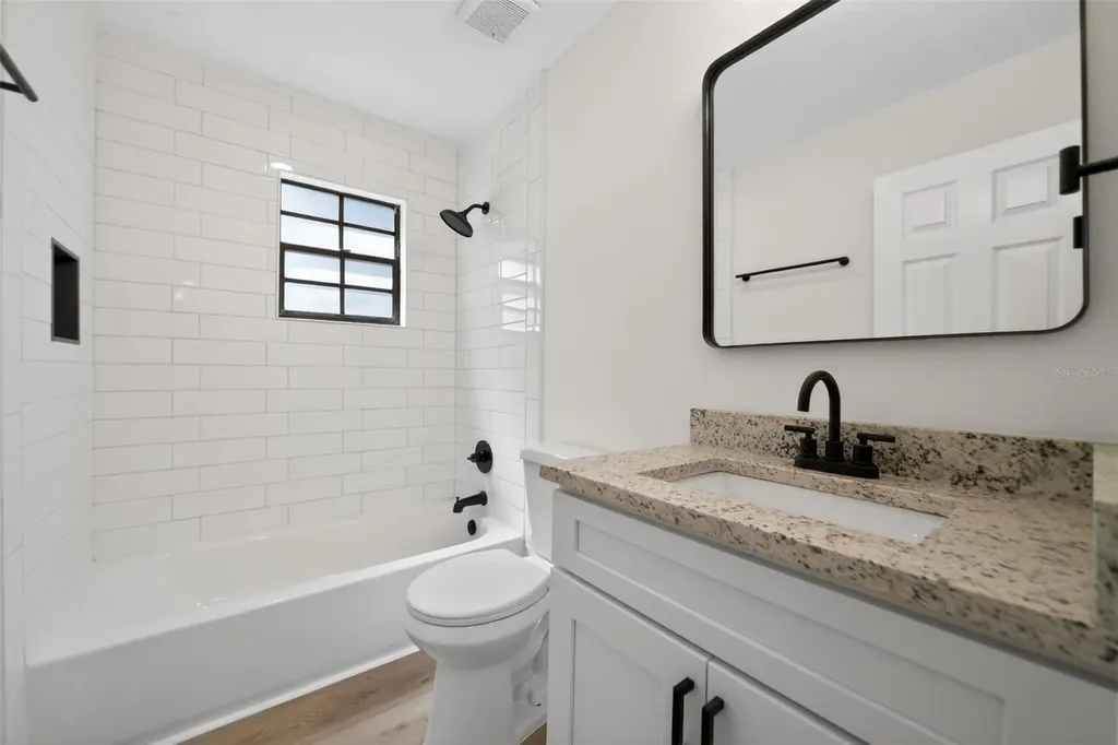 637 W Lakeshore Drive Clermont FL 34711
