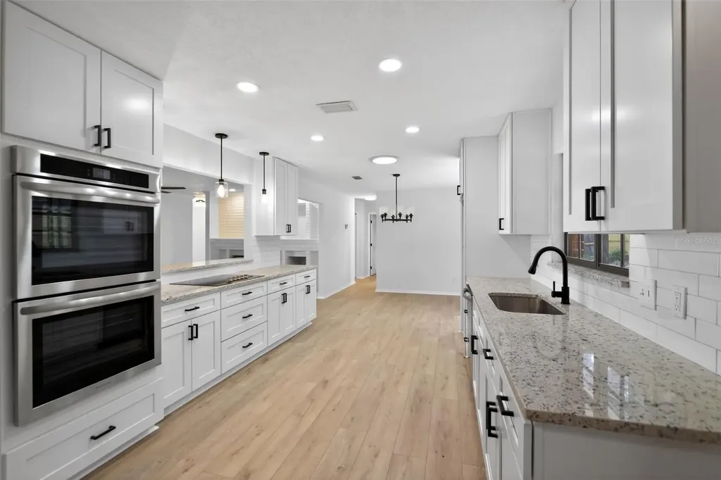 637 W Lakeshore Drive Clermont FL 34711