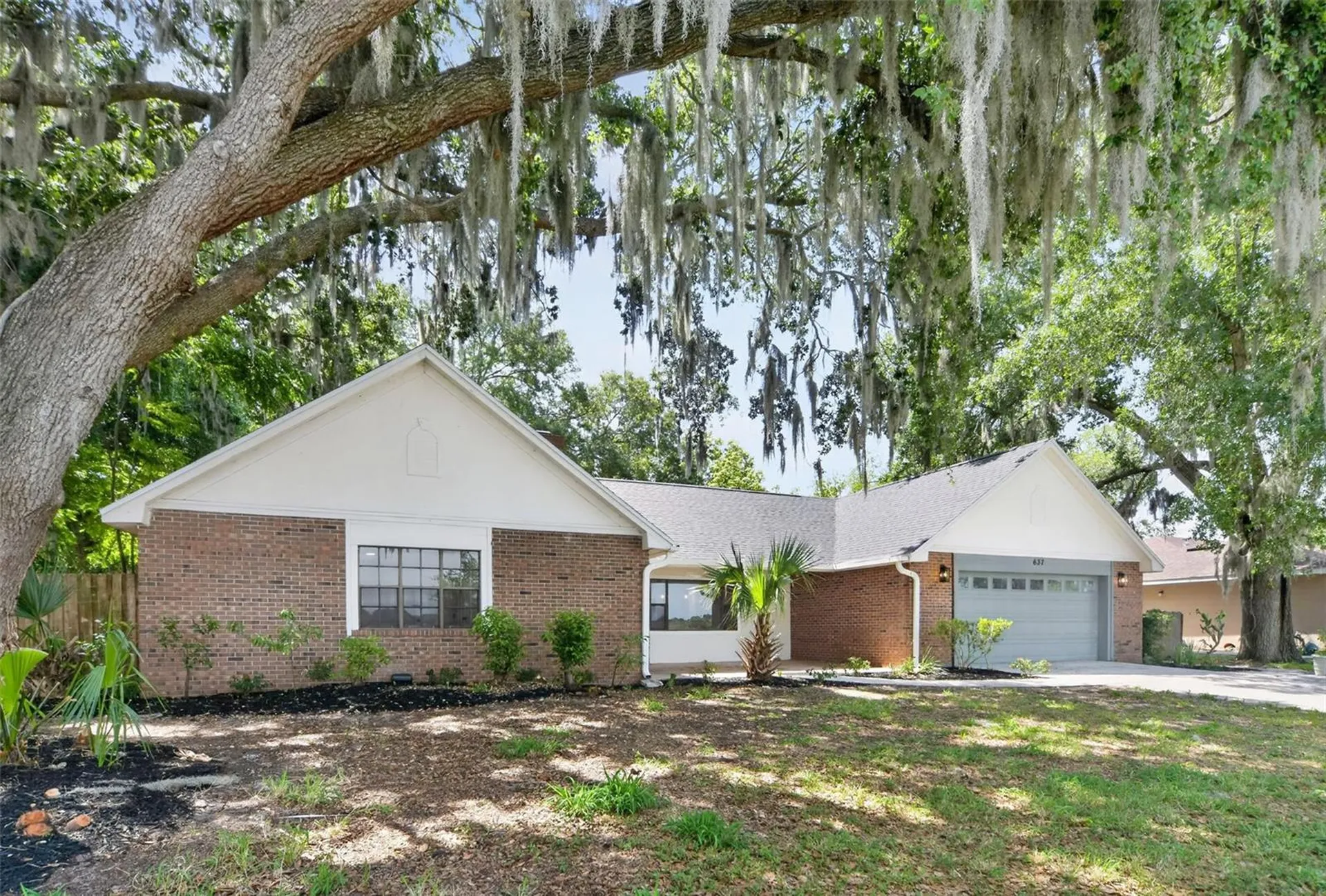 637 W Lakeshore Drive Clermont FL 34711