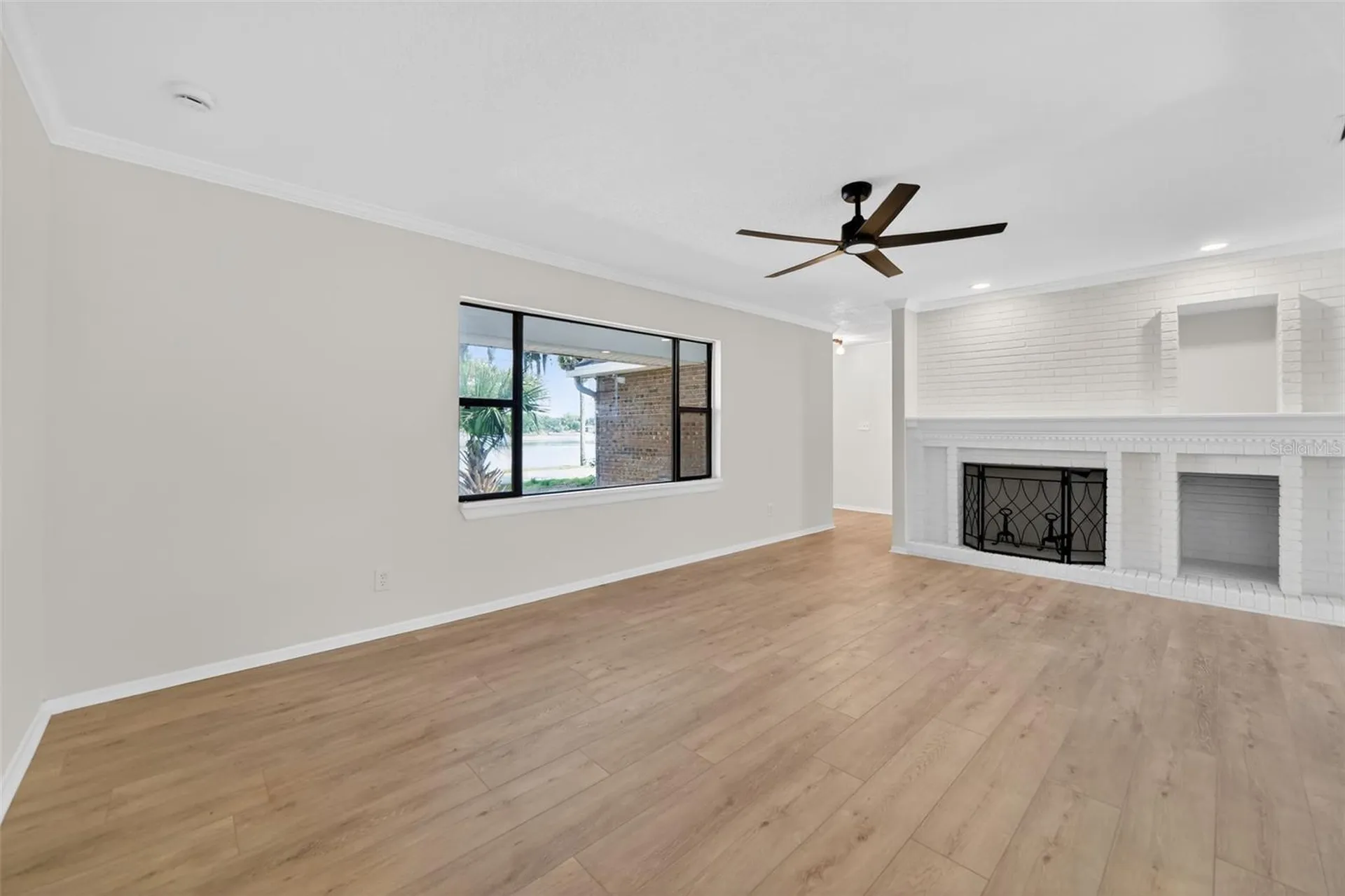 637 W Lakeshore Drive Clermont FL 34711