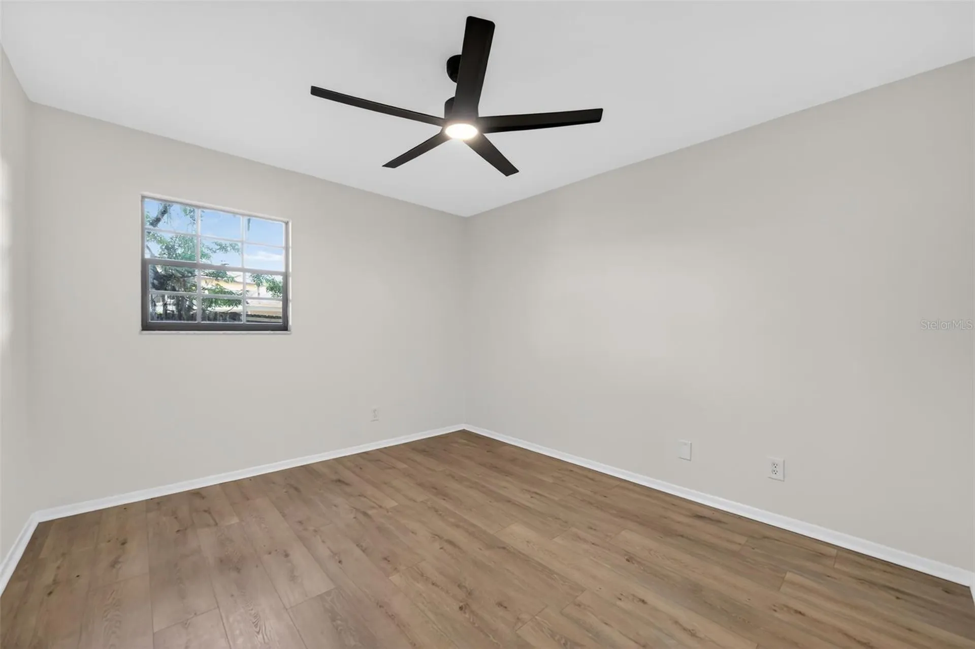 637 W Lakeshore Drive Clermont FL 34711