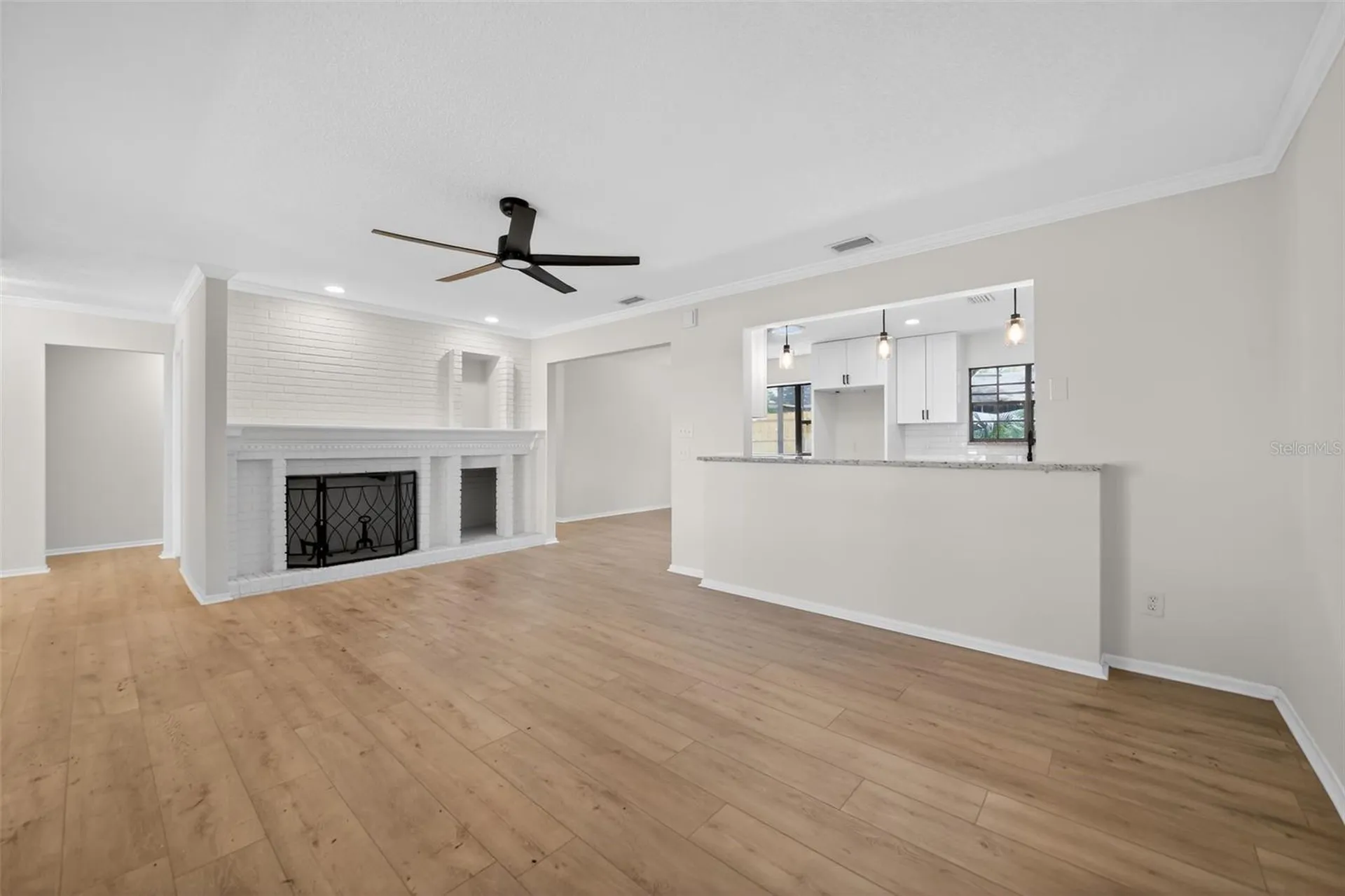 637 W Lakeshore Drive Clermont FL 34711