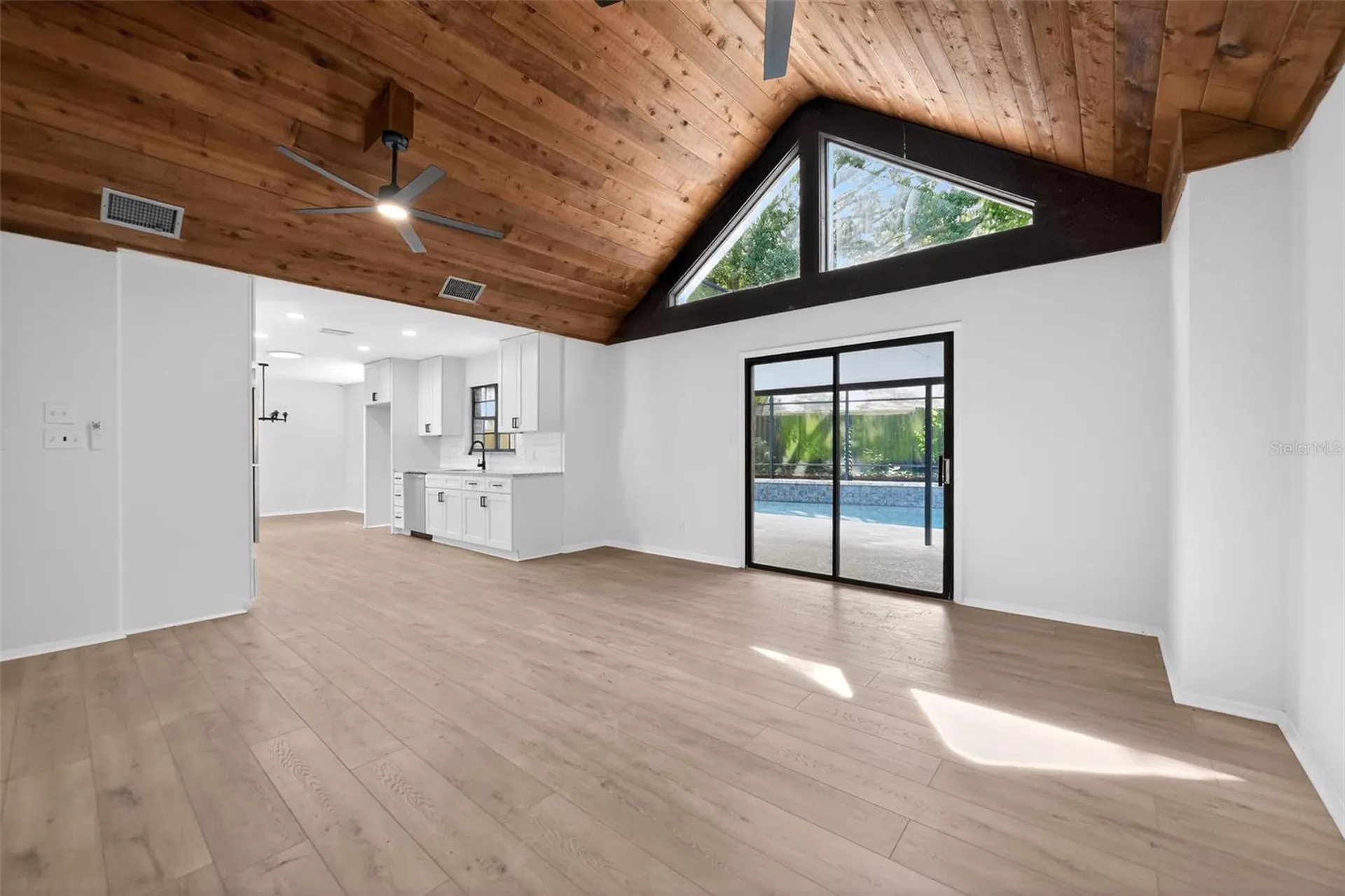 637 W Lakeshore Drive Clermont FL 34711