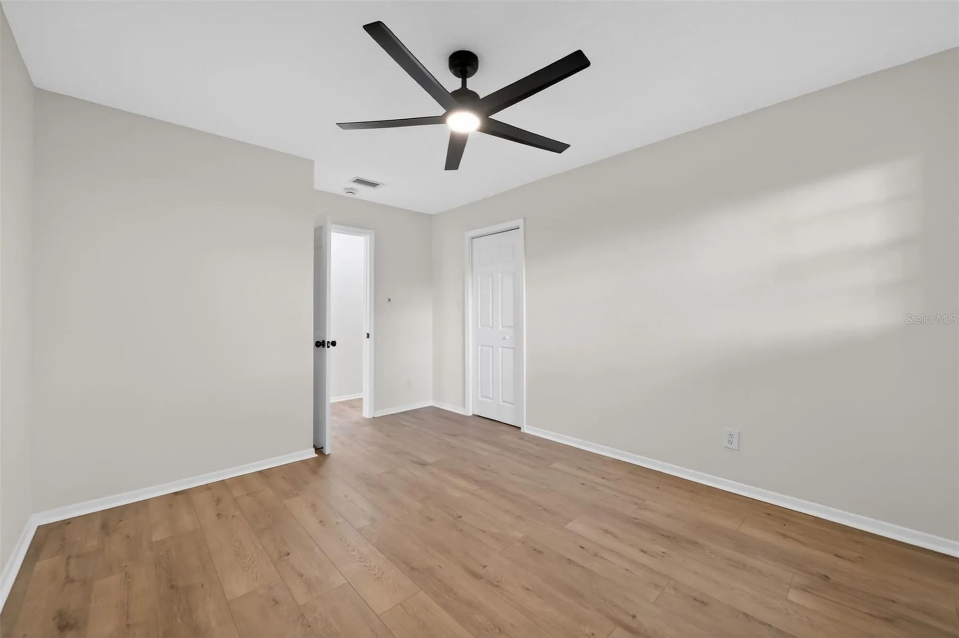 637 W Lakeshore Drive Clermont FL 34711