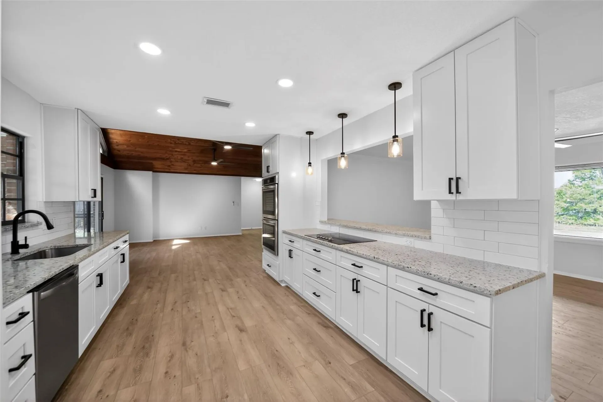 637 W Lakeshore Drive Clermont FL 34711