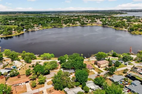 637 W Lakeshore Drive Clermont FL 34711