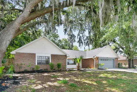 637 W Lakeshore Drive Clermont FL 34711