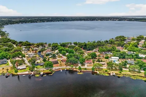 637 W Lakeshore Drive Clermont FL 34711