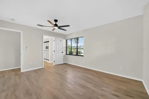 637 W Lakeshore Drive Clermont FL 34711