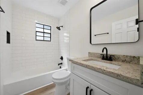 637 W Lakeshore Drive Clermont FL 34711