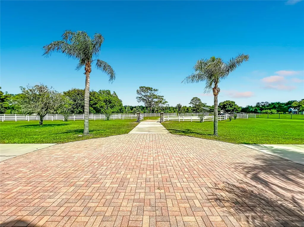 2300 Pine Meadows Place Chuluota FL 32766