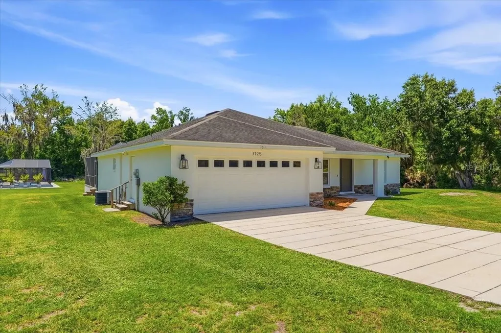 7125 Honeysuckle Drive Lakeland FL 33813