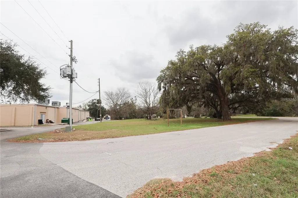 5810 SE Abshier Boulevard Belleview FL 34420