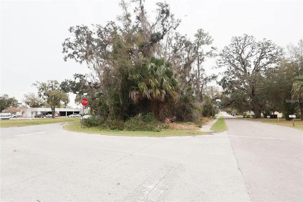 5810 SE Abshier Boulevard Belleview FL 34420