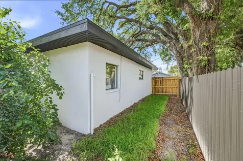 10302 N Nebraska Avenue Tampa FL 33612