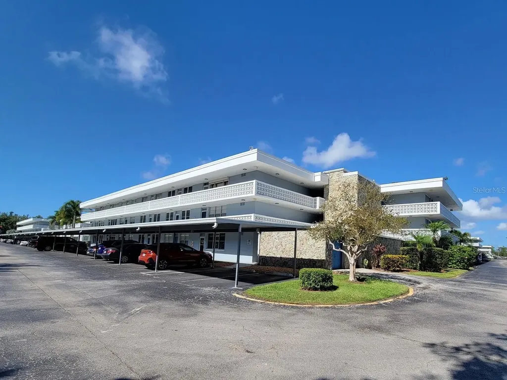 4880 Locust St. NE St Petersburg FL 33703