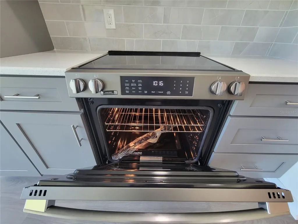 4880 Locust St. NE St Petersburg FL 33703