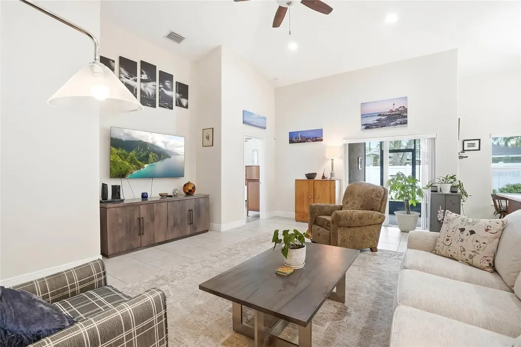 2906 W Douglas Street Tampa FL 33607