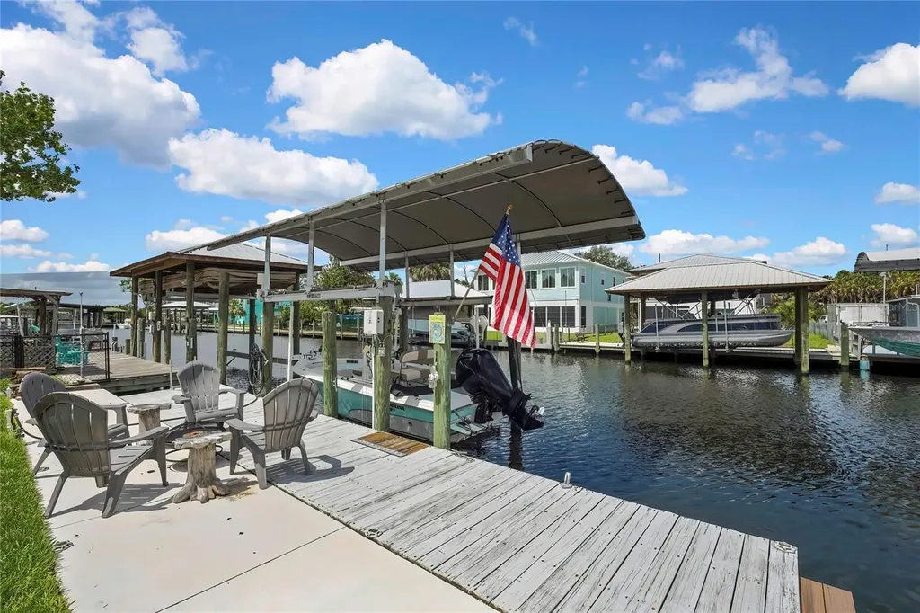 2630 N Comanche Point Crystal River FL 34429