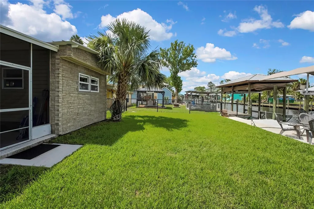 2630 N Comanche Point Crystal River FL 34429