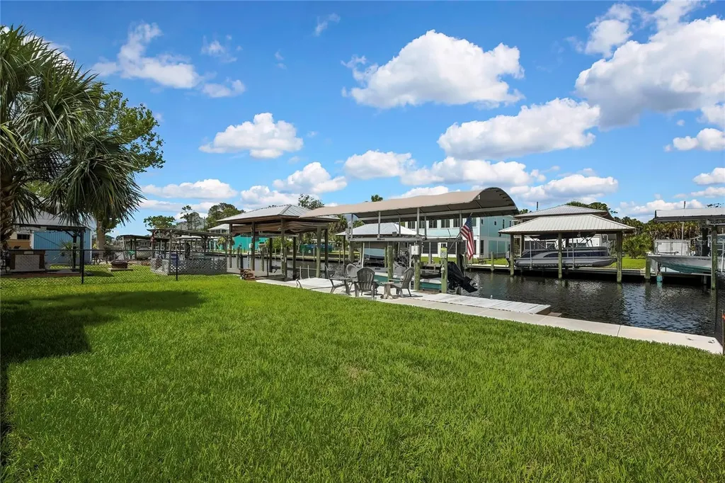 2630 N Comanche Point Crystal River FL 34429