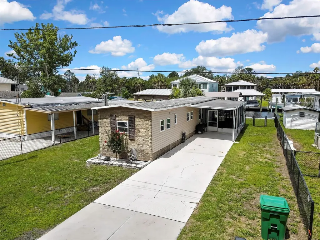 2630 N Comanche Point Crystal River FL 34429