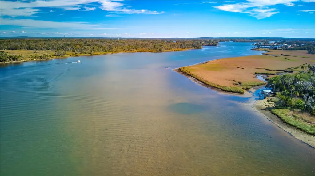 2630 N Comanche Point Crystal River FL 34429