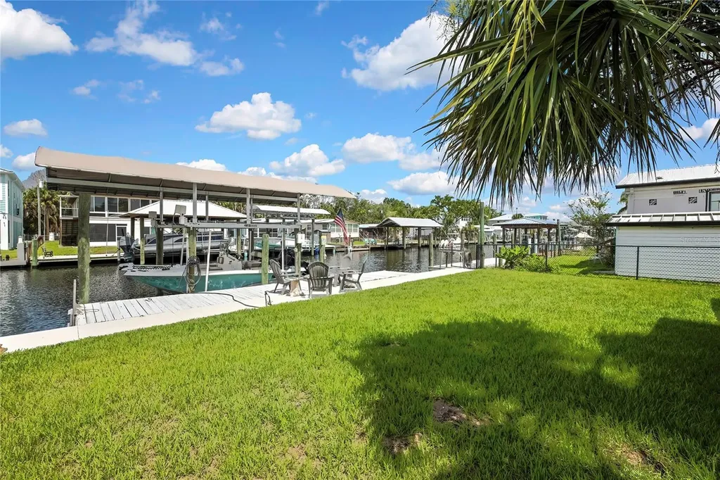 2630 N Comanche Point Crystal River FL 34429