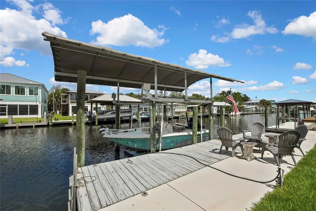 2630 N Comanche Point Crystal River FL 34429