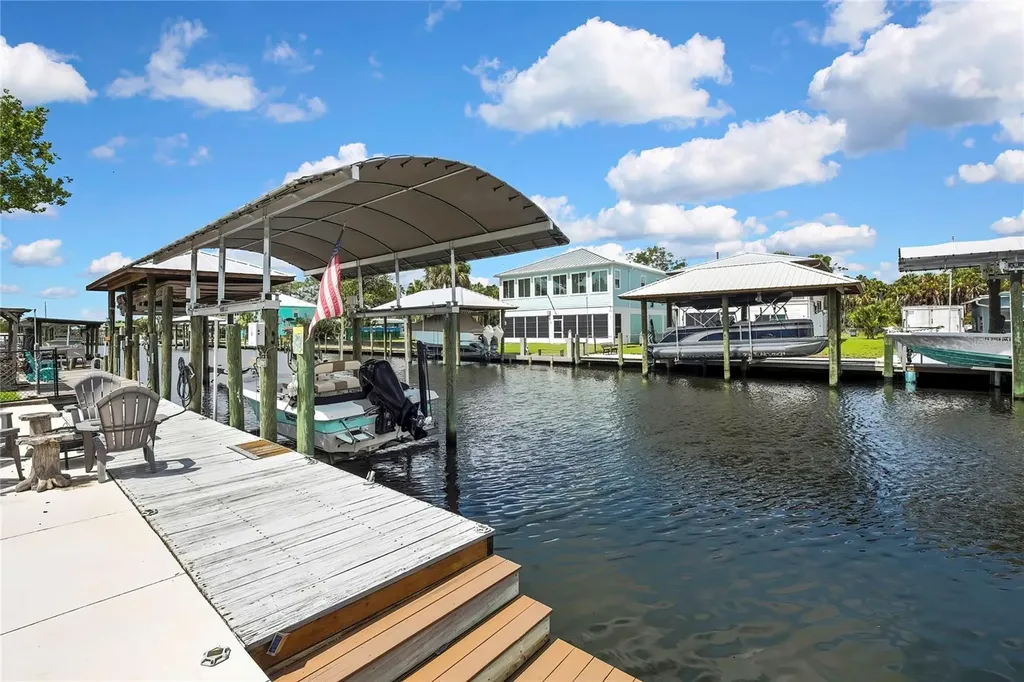 2630 N Comanche Point Crystal River FL 34429