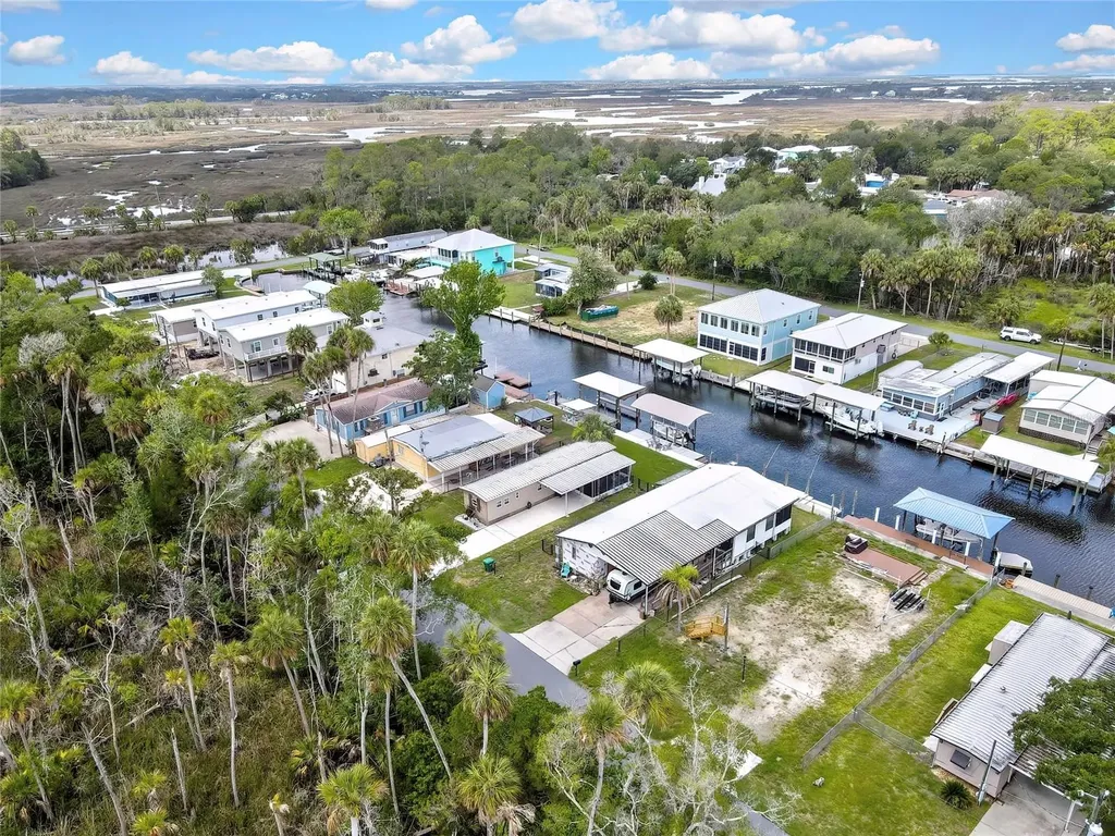 2630 N Comanche Point Crystal River FL 34429
