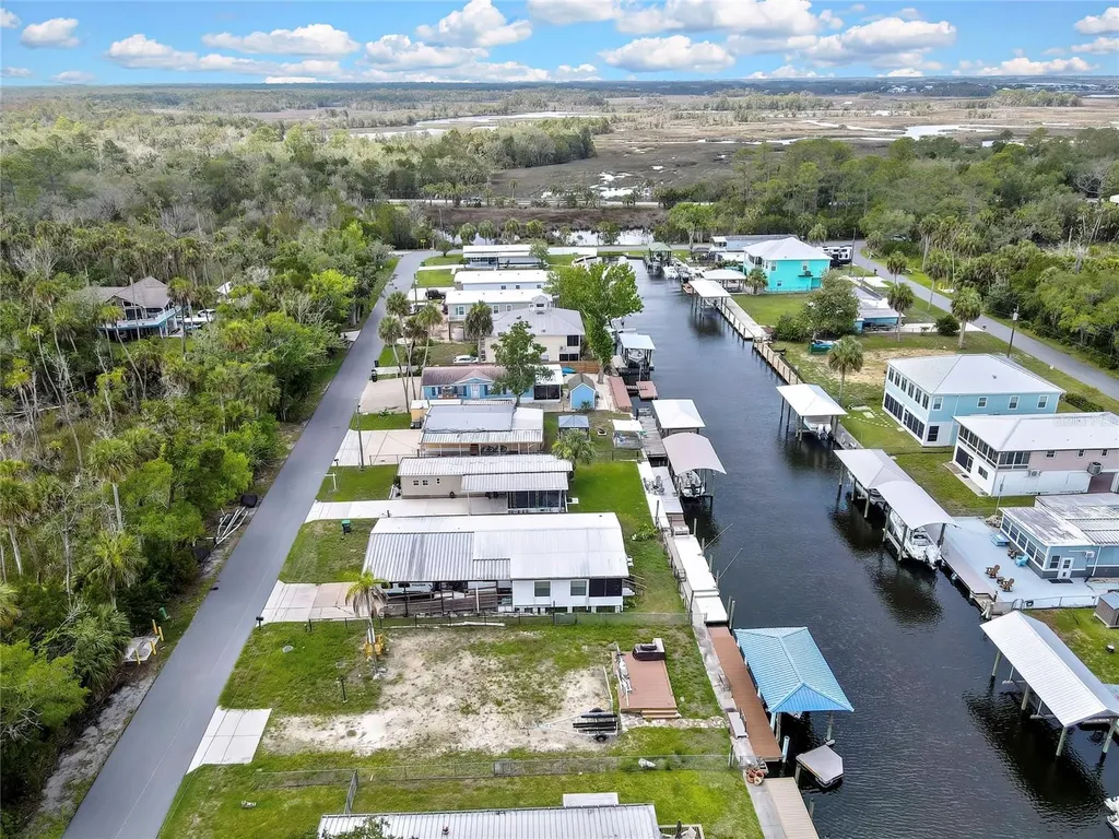 2630 N Comanche Point Crystal River FL 34429