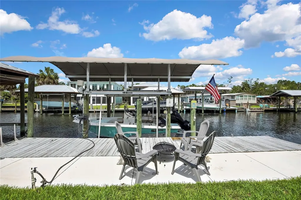 2630 N Comanche Point Crystal River FL 34429