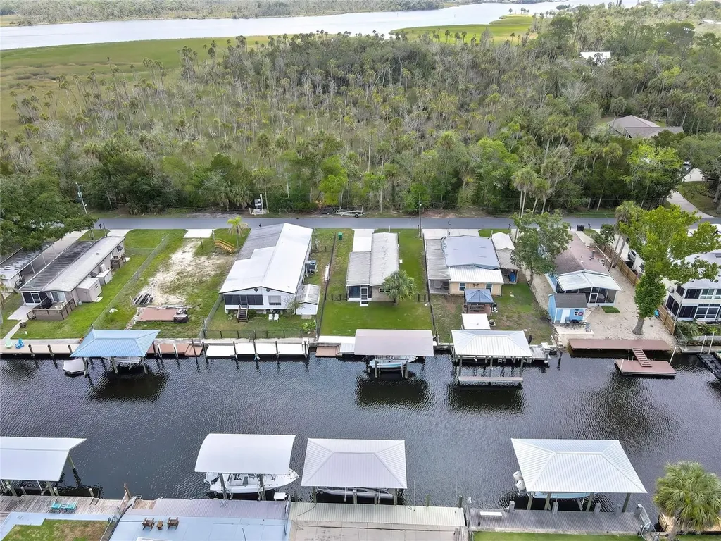 2630 N Comanche Point Crystal River FL 34429