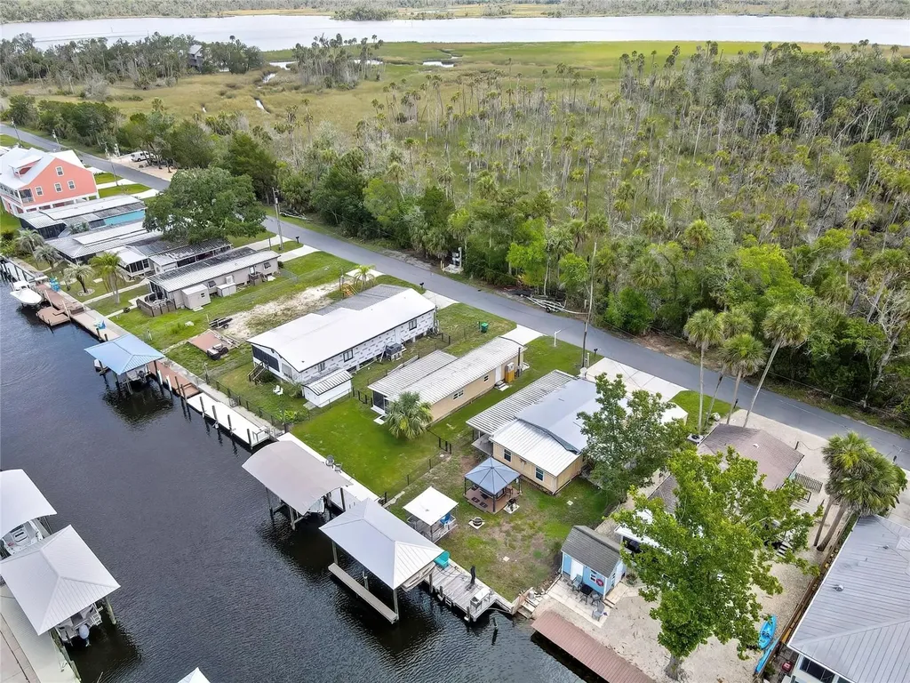 2630 N Comanche Point Crystal River FL 34429