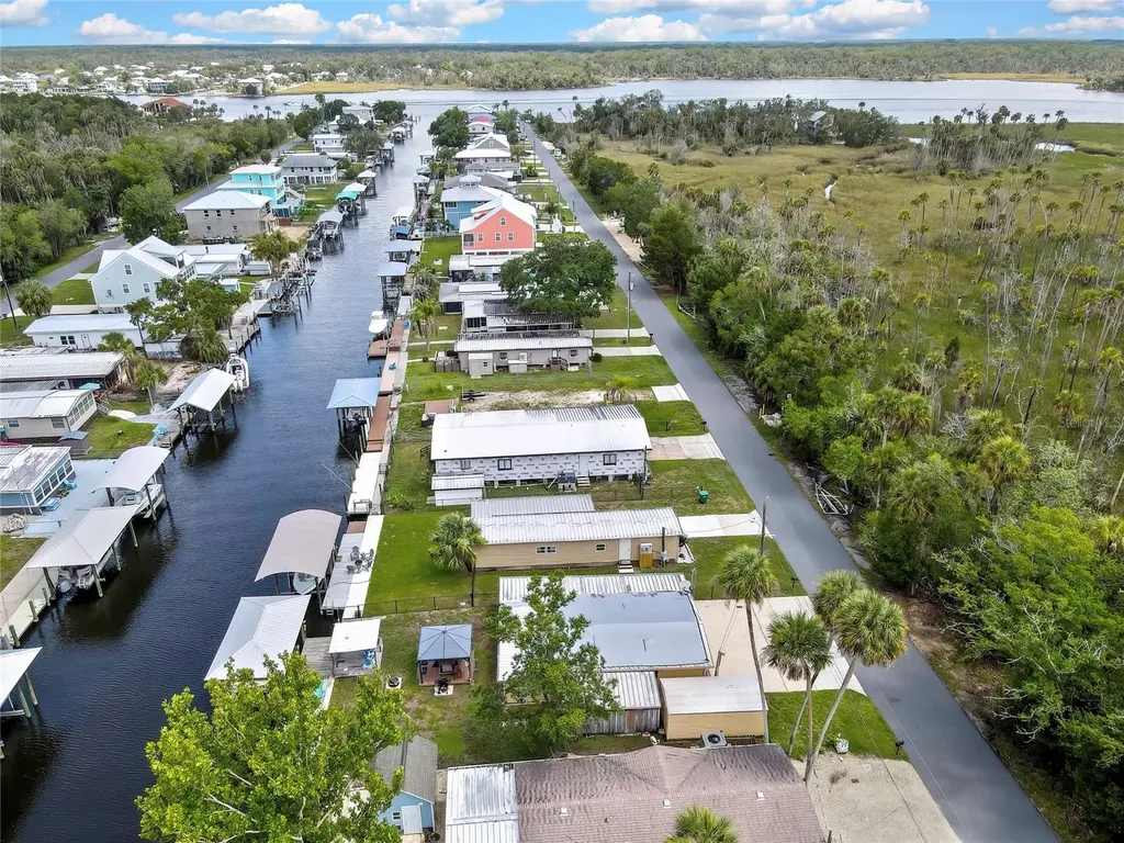 2630 N Comanche Point Crystal River FL 34429