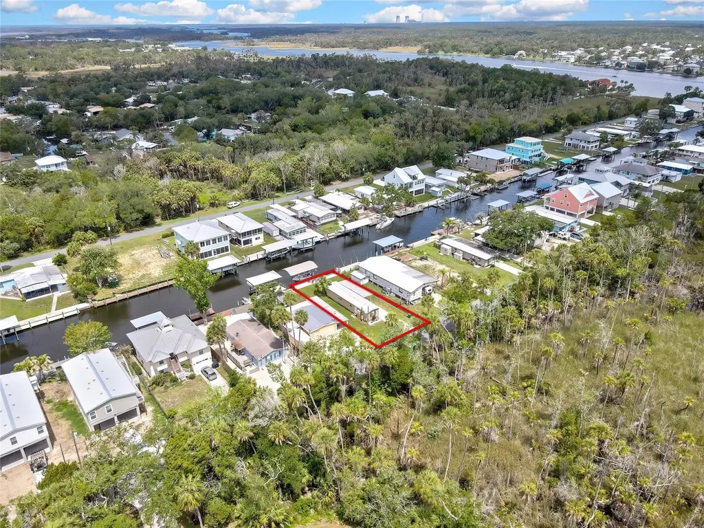 2630 N Comanche Point Crystal River FL 34429