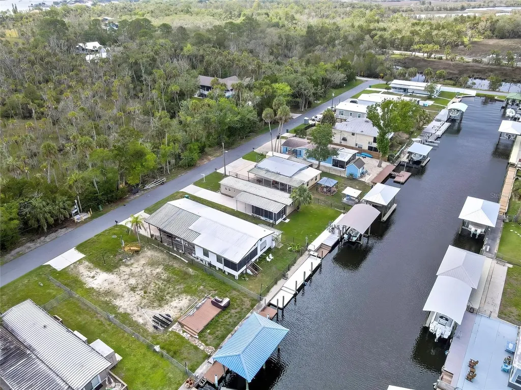 2630 N Comanche Point Crystal River FL 34429
