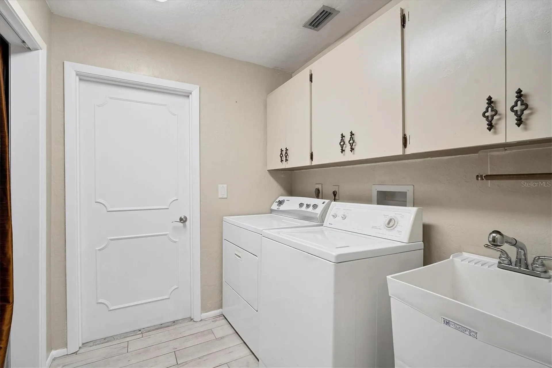 2926 Captiva Drive Sarasota FL 34231