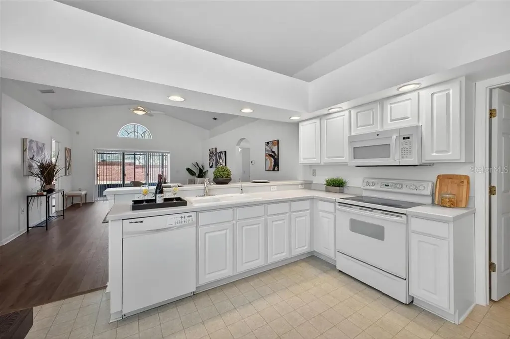1033 Knightsbridge Circle Davenport FL 33896