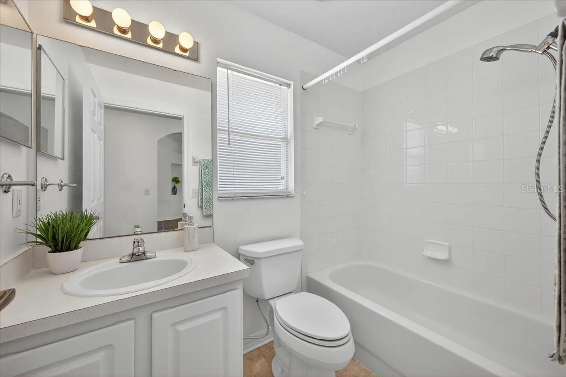 1033 Knightsbridge Circle Davenport FL 33896