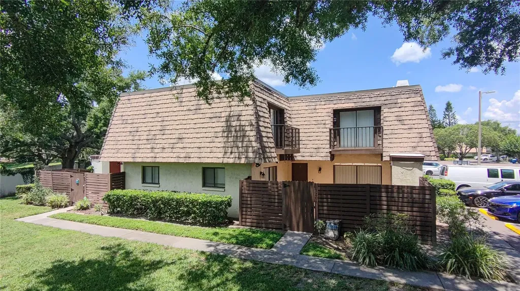 15206 W Pond Woods Drive Tampa FL 33618