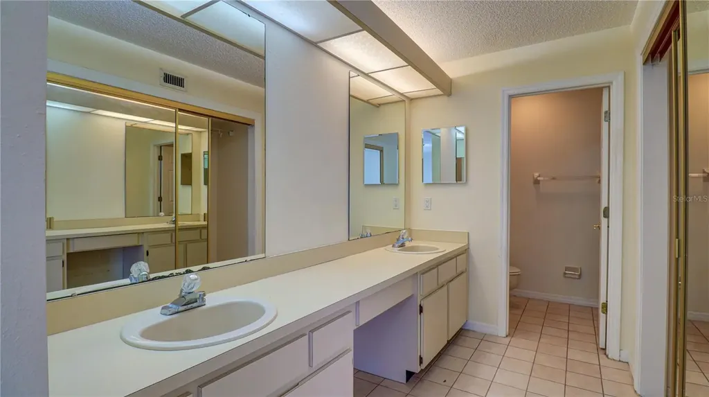 15206 W Pond Woods Drive Tampa FL 33618