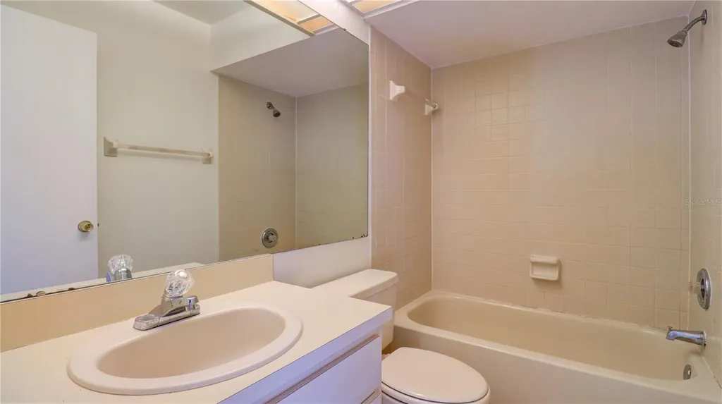 15206 W Pond Woods Drive Tampa FL 33618