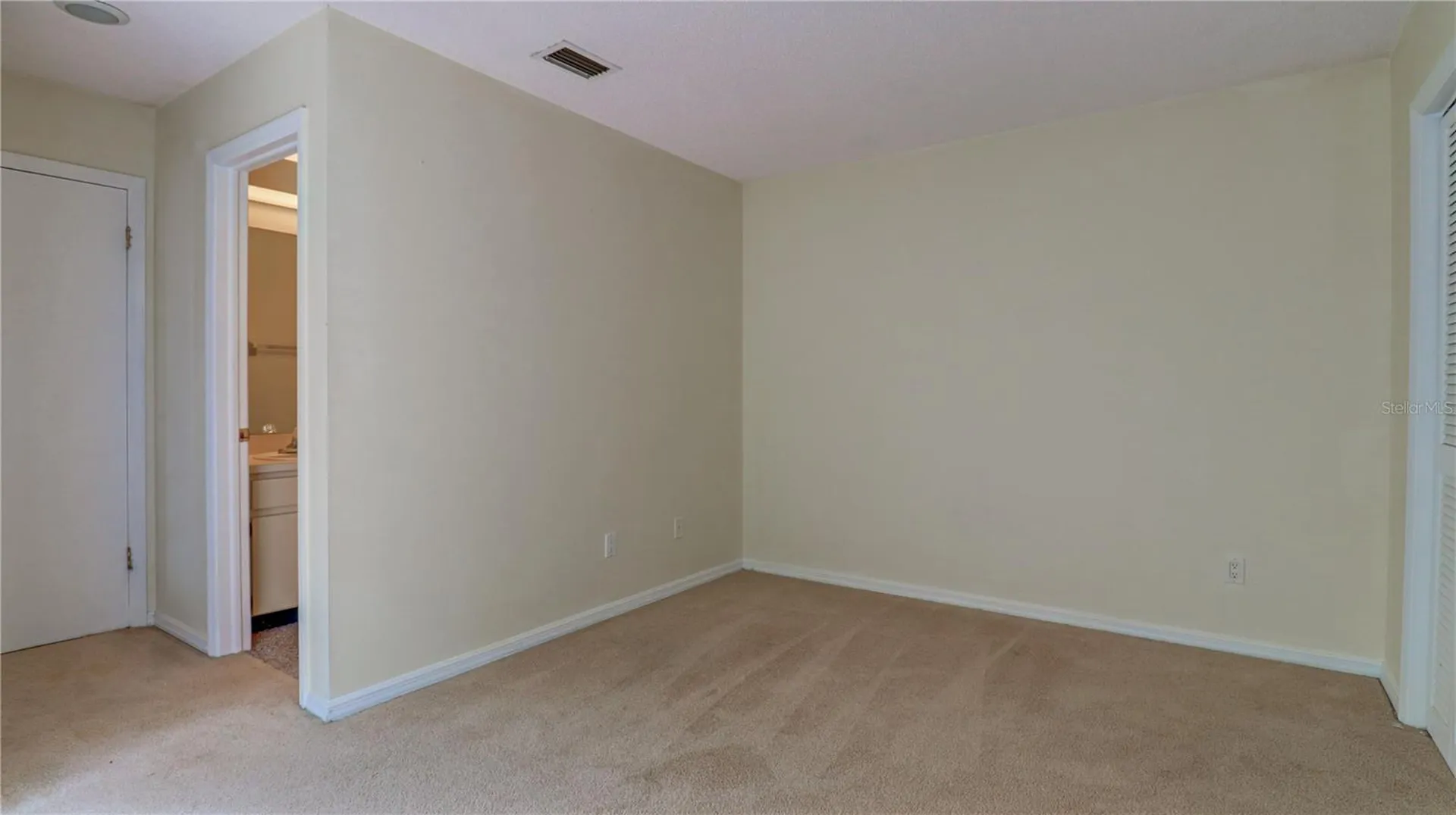 15206 W Pond Woods Drive Tampa FL 33618