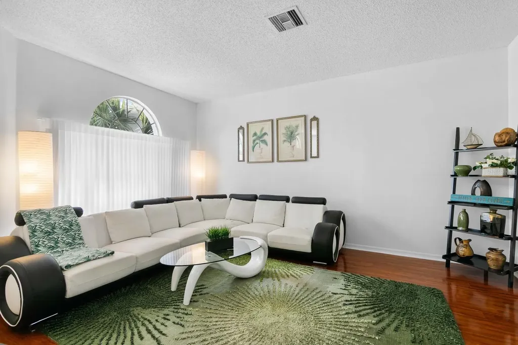 11426 Zenith Circle Tampa FL 33635