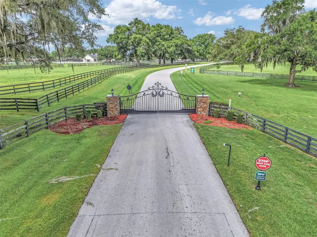 1989 NW 111th Loop Ocala FL 34475
