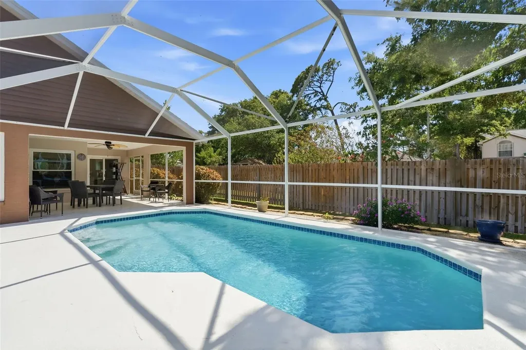 2468 Hidden Pines Lane Clearwater FL 33761