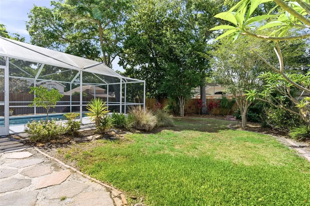 2468 Hidden Pines Lane Clearwater FL 33761